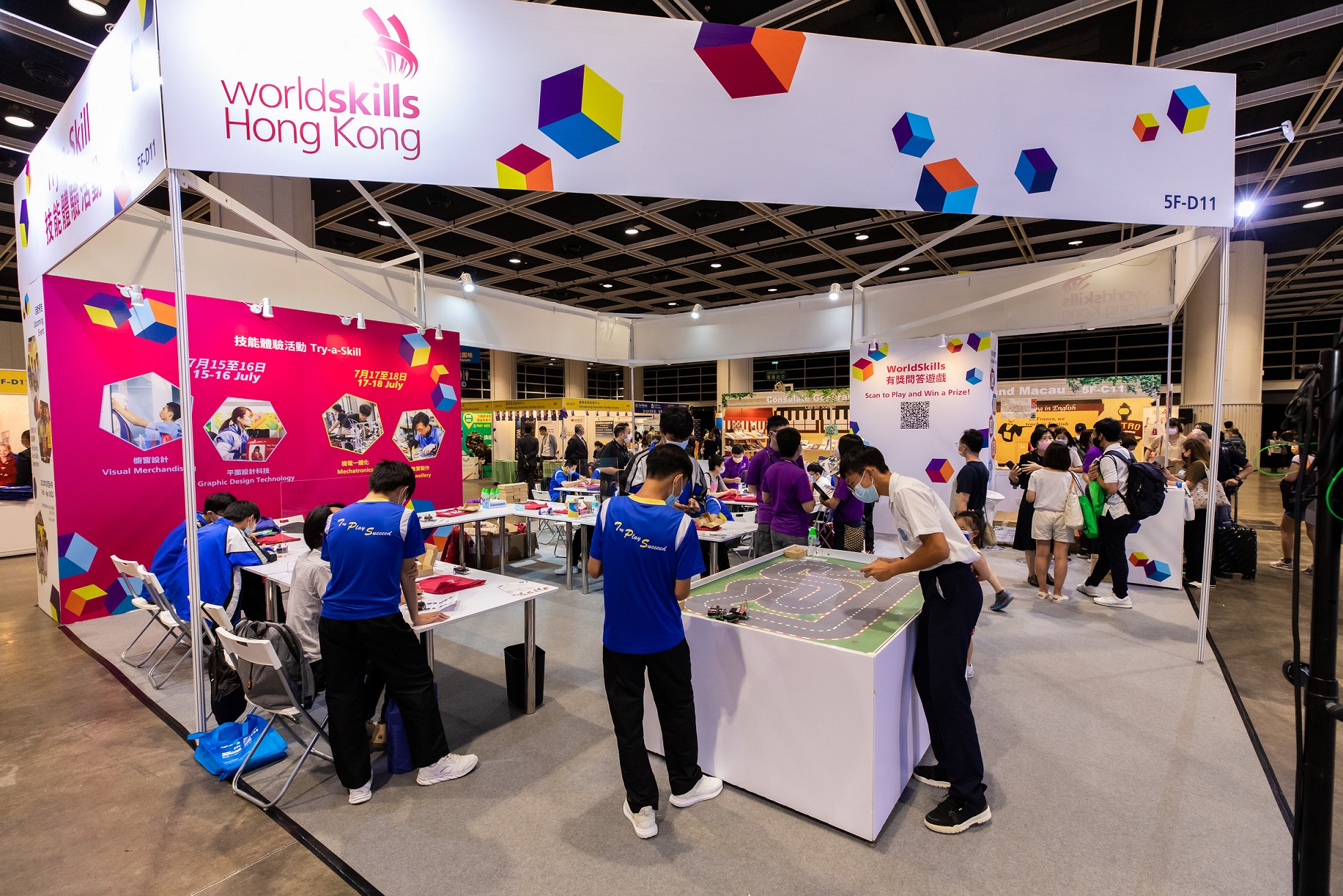To showcase the achievements of young local skills talents over these 25 years, a WorldSkills Hong Kong Showcase will be held at the VTC Future Skills Community Event during 9 to 11 December at Hong Kong Convention and Exhibition Centre. Competitors and experts will gather to share their invaluable experience from the competition.