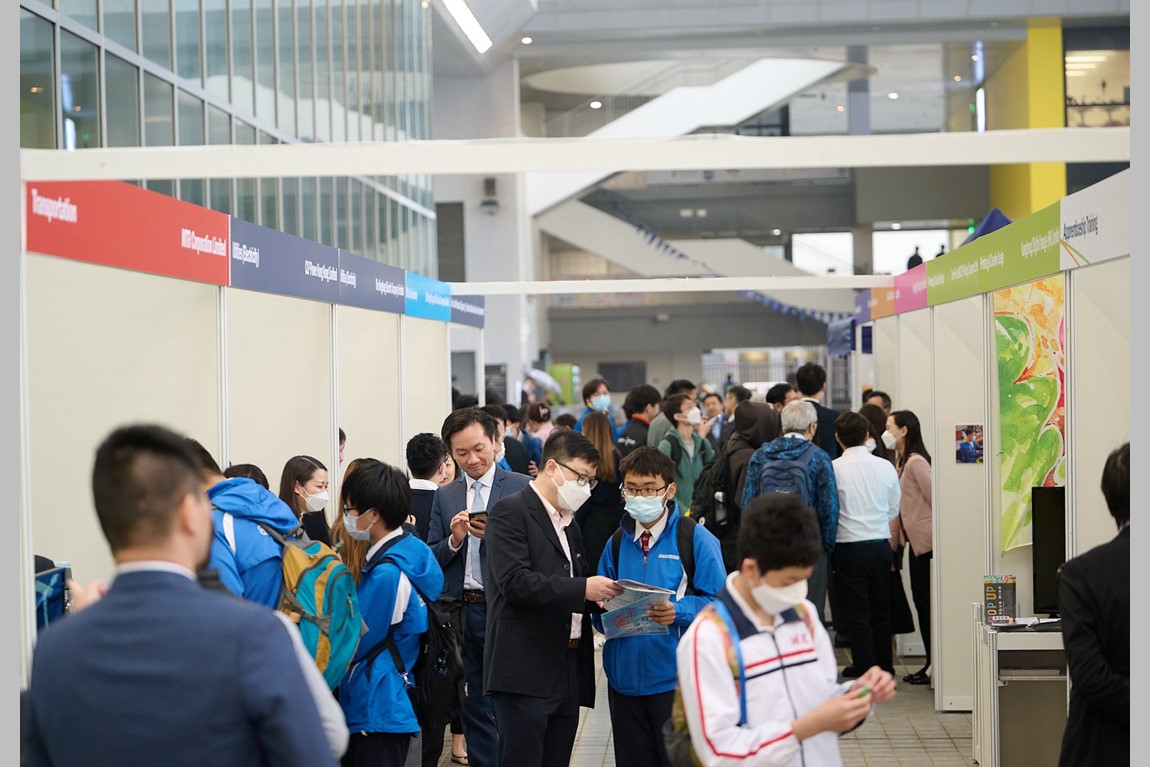 Ten participating employers in the apprenticeship training join the "Earn and Learn Day" at HKDI, setting up booths to introduce the development of their industries, apprenticeship training and manpower needs to students and the public