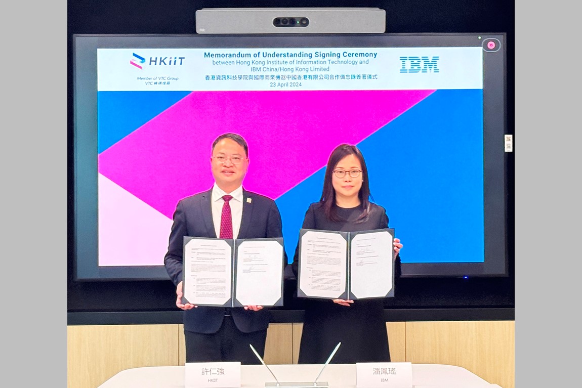 HKIIT院长许仁强博士（左）及IBM香港区总经理潘凤瑶（右）代表签署合作备忘录，IBM将开放其数码学习平台IBM SkillsBuild予HKIIT学生使用