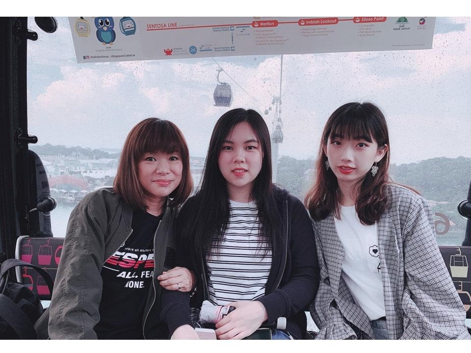 青年学院(屯门)美容师生登上缆车，参观新加坡特色景点