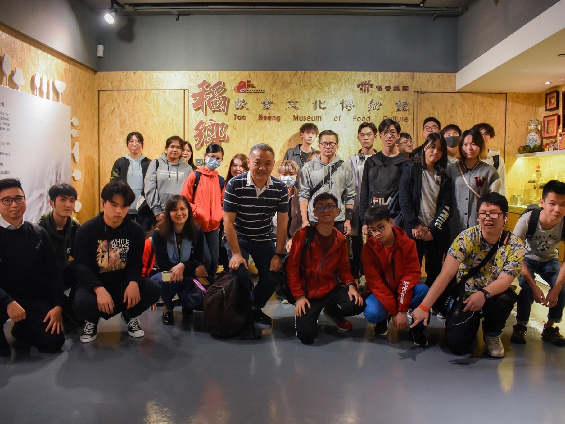 Business students took a group photo at Tao Heung Museum of Food Culture.
