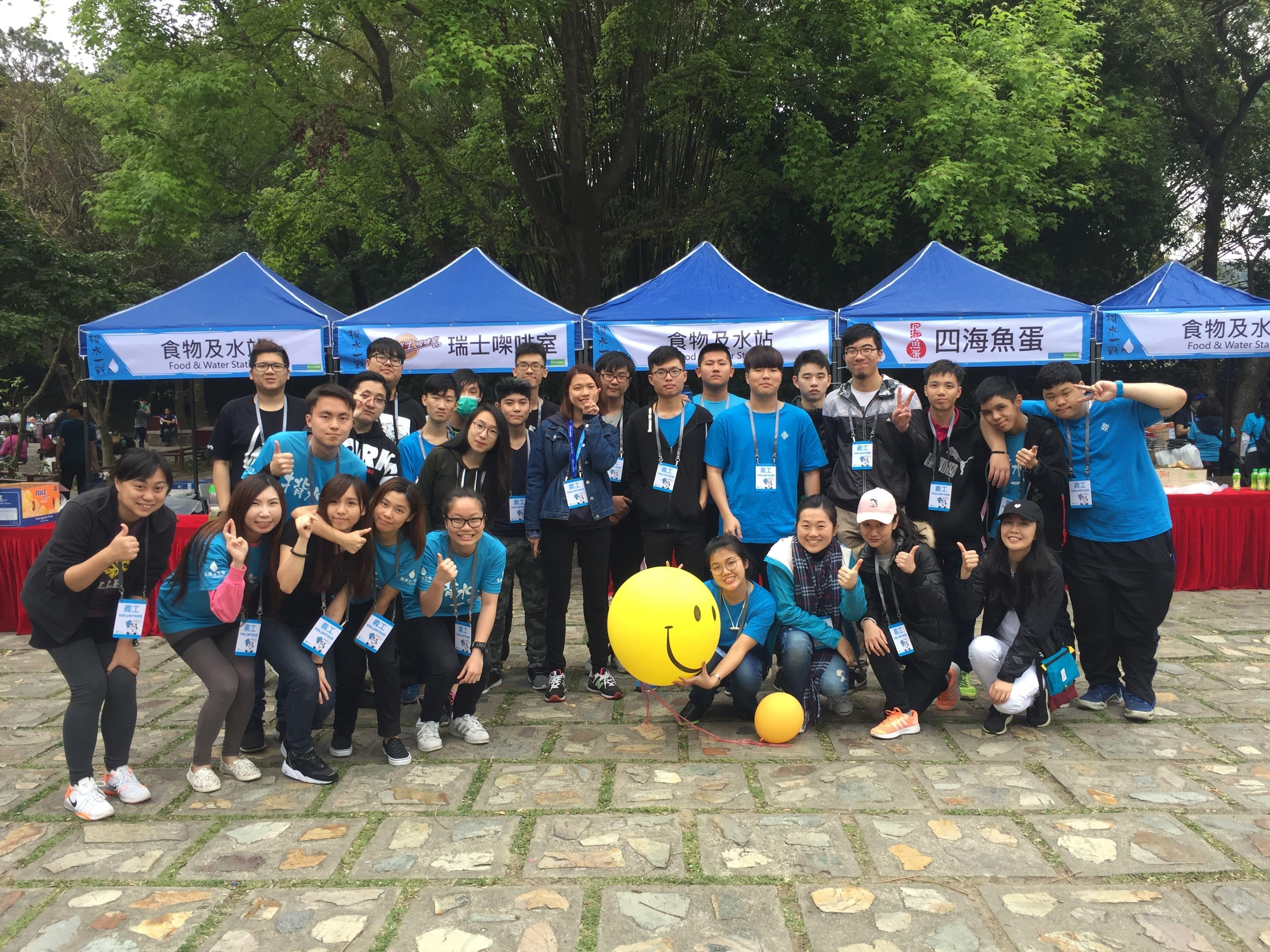 Student Volunteers cheered up the runners in “Run For Water” Competition 