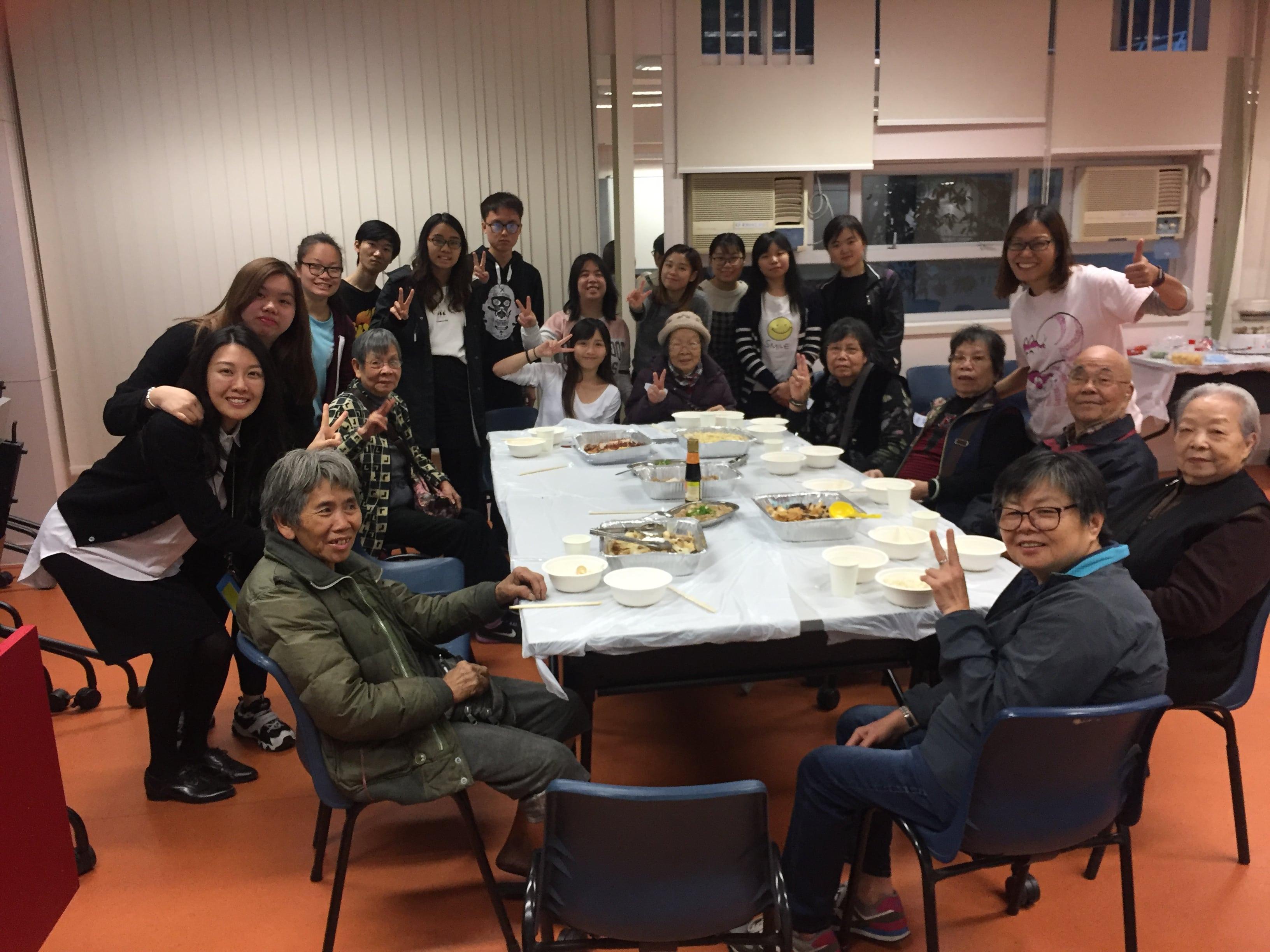 社會服務團同學為葵芳區內的長者們舉辦冬至慶祝會