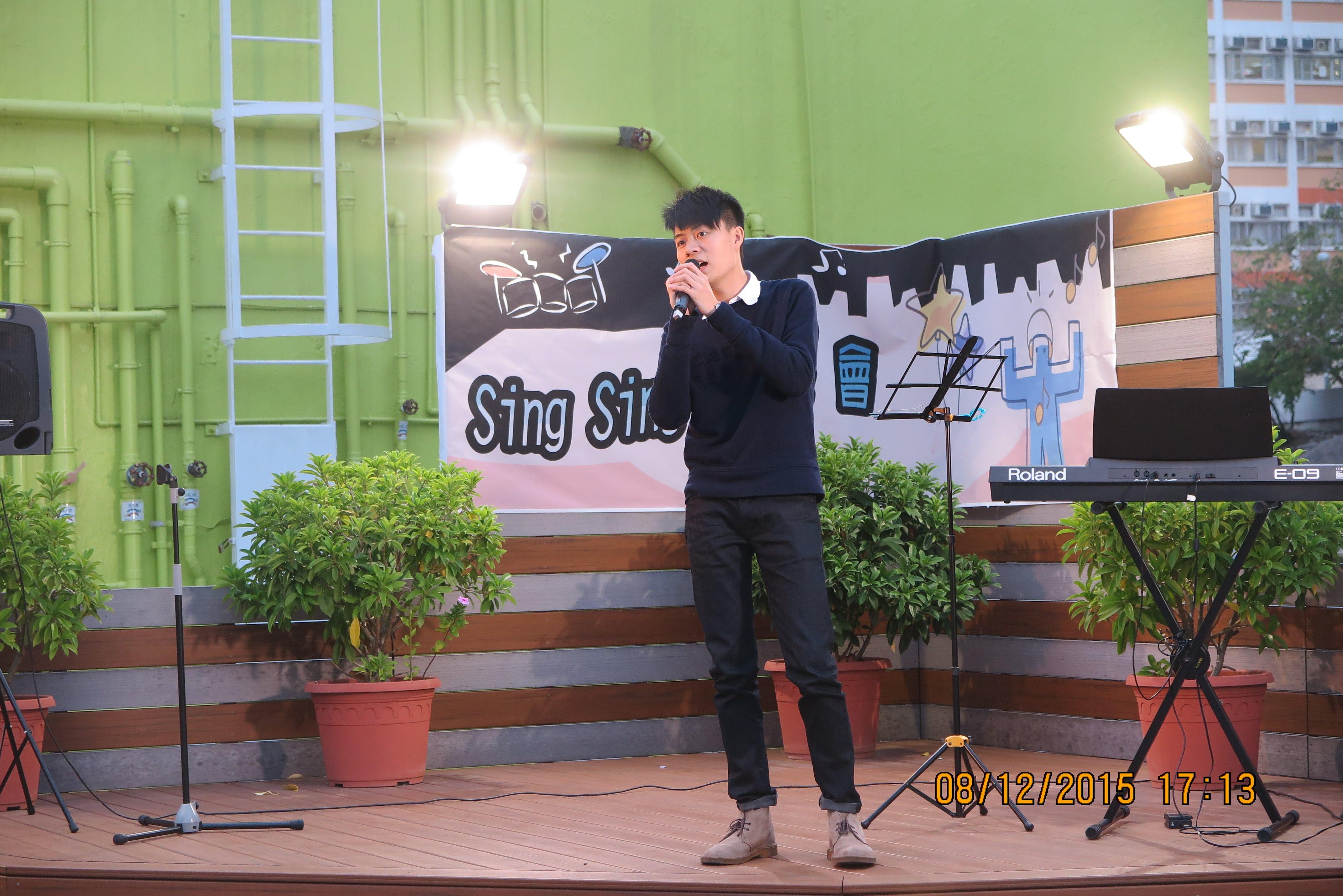 Students showed his singing talent in “Sing Sing Club Music Night”